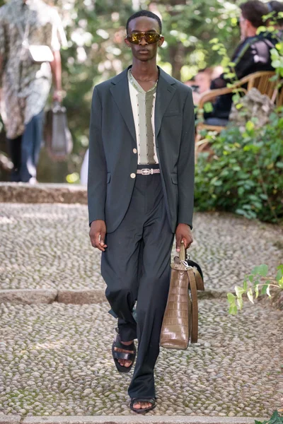 Look 37